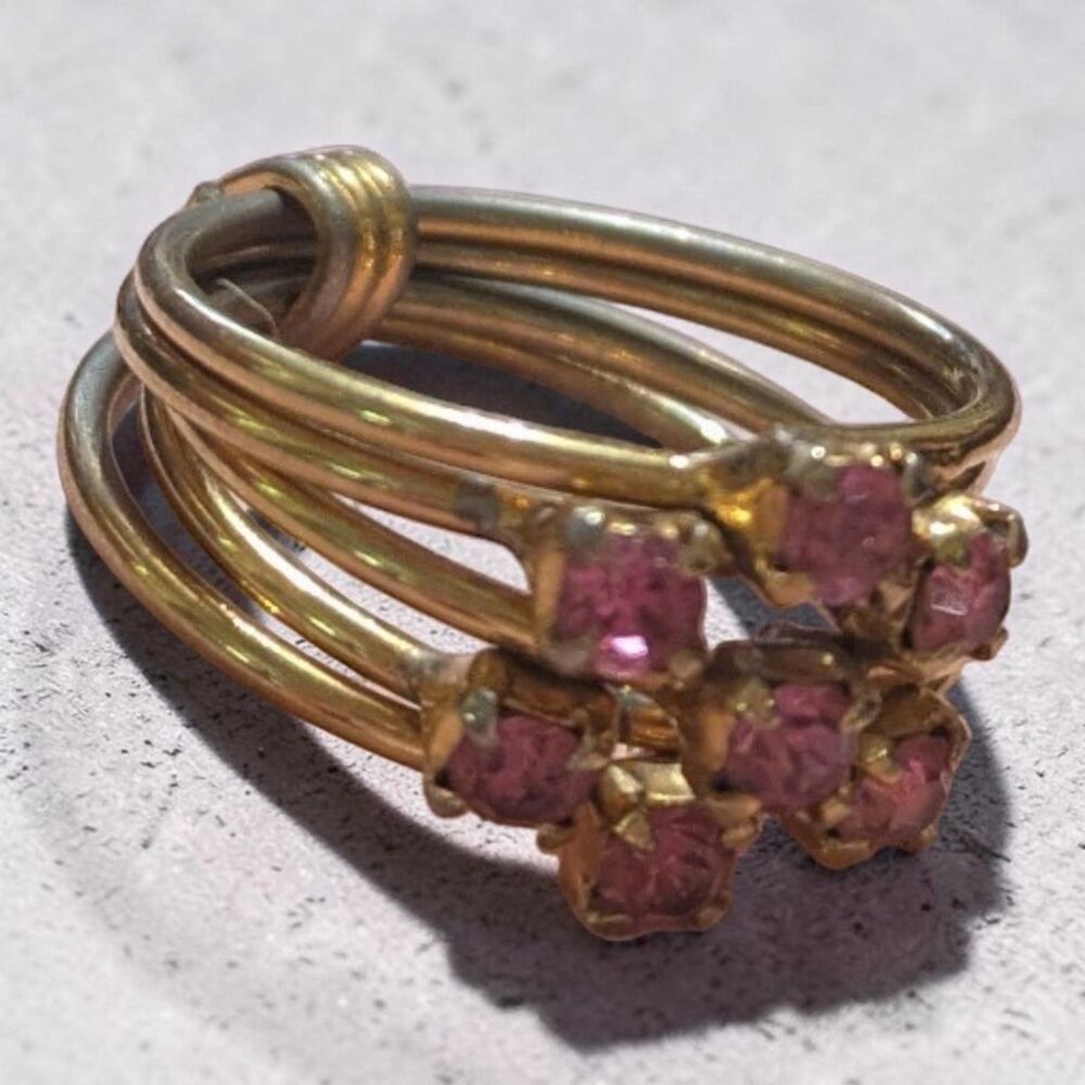 Vintage Gold Tone Pink Rhinestone Cocktail Ring, Size 6 Multi Band Retro Ring - Picture 4 of 7